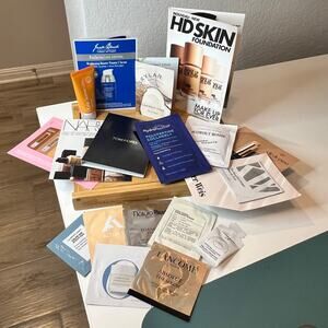 18-count Skincare / Make Up Sample Lot